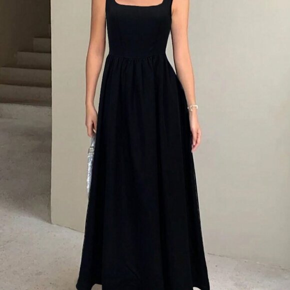 Black Elegant Women's Sleeveless V-Neck Ruffled Waist Fitted Mini Dress - Picture 3 of 4